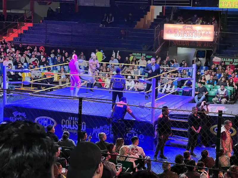 Lucha libre en Arena Coliseo Guadalajara, México.